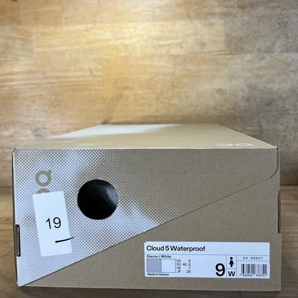 NEW On Cloud 5 WATERPROOF REFLECTIVE Womens Size 9 Running Shoes Sneakers Gray - Picture 14 of 14